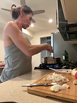 Snapshot of NurseStephania chatting on 09.17.25 NurseStephania online show from 09.17.25