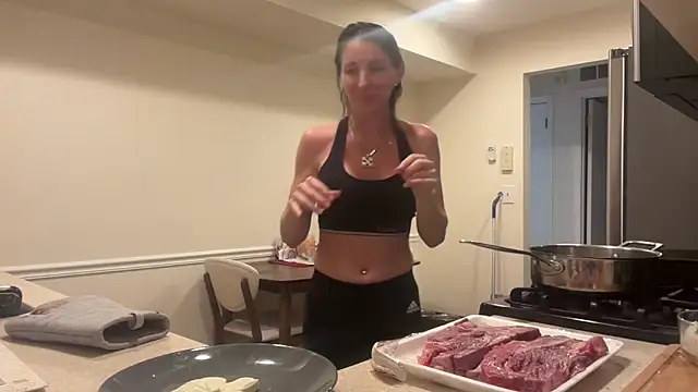 Snapshot of NurseStephania chatting on 10.03.25 NurseStephania online show from 10.03.25