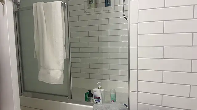 Snapshot of NurseStephania chatting on 11.29.25 NurseStephania online show from 11.29.25