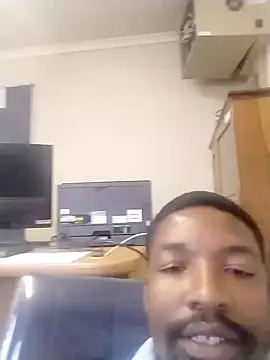 Snapshot of TopssyKreet chatting on 11.05.25 TopssyKreet online show from 11.05.25