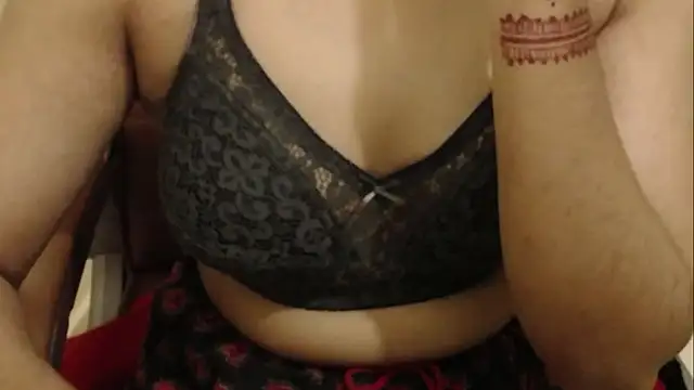 Snapshot of erotic_indiancam chatting on 12.23.25 erotic indiancam online show from 12.23.25