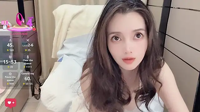 Snapshot of _Ling_Ling chatting on 11.08.25 Ling Ling online show from 11.08.25