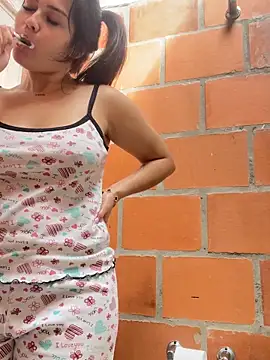 Snapshot of amberbakee chatting on 11.28.25 amberbakee online show from 11.28.25