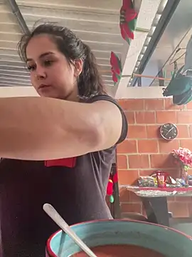 Snapshot of amberbakee chatting on 12.17.25 amberbakee online show from 12.17.25