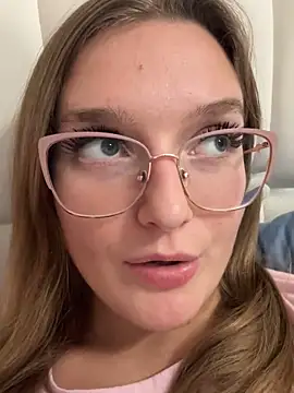 Snapshot of Bellatrisssaa chatting on 10.02.25 Bellatrisssaa online show from 10.02.25