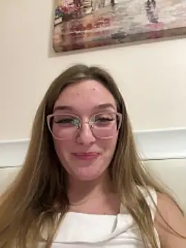 Snapshot of Bellatrisssaa chatting on 12.16.25 Bellatrisssaa online show from 12.16.25