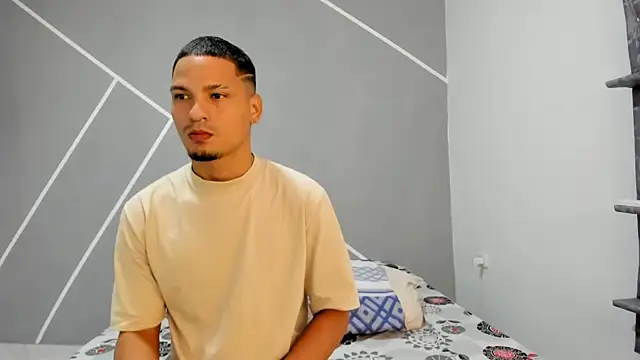 Snapshot of Sexy777Couple chatting on 02.20.26 Sexy777Couple online show from 02.20.26