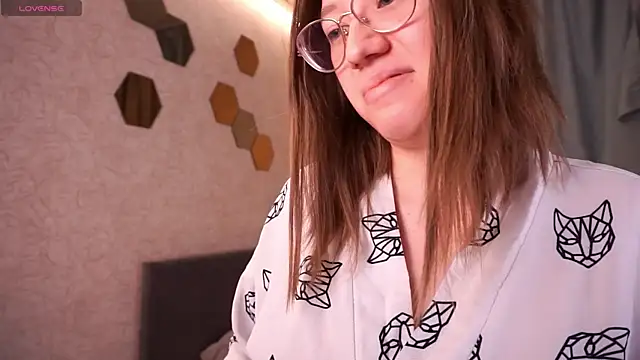 Snapshot of MaymeDeuel chatting on 11.03.25 MaymeDeuel online show from 11.03.25