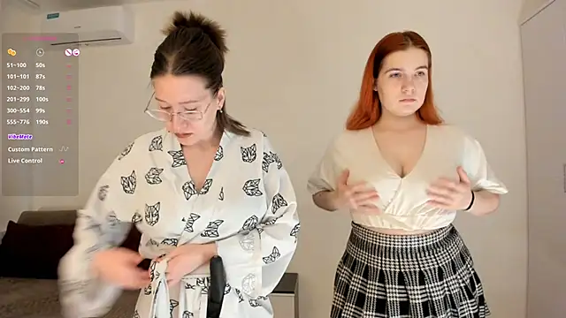 Snapshot of MaymeDeuel chatting on 11.23.25 MaymeDeuel online show from 11.23.25