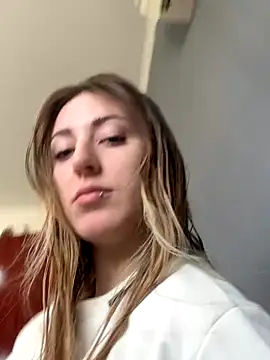 Snapshot of Sashailardi chatting on 10.12.25 Sashailardi online show from 10.12.25