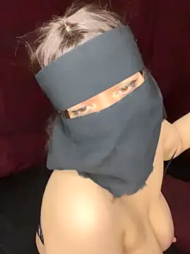 Snapshot of RooVaaN-Xx chatting on 09.17.25 RooVaaN-Xx online show from 09.17.25