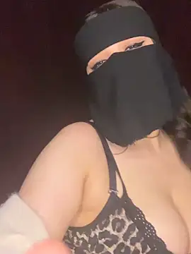 Snapshot of RooVaaN-Xx chatting on 12.18.25 RooVaaN-Xx online show from 12.18.25