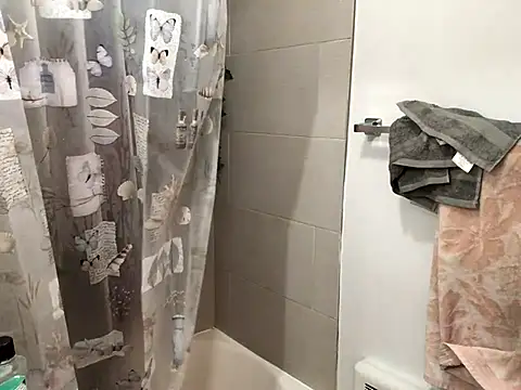 littyleesh1 online show from 11.06.25