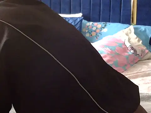 Playroom queen online show from 12.18.25