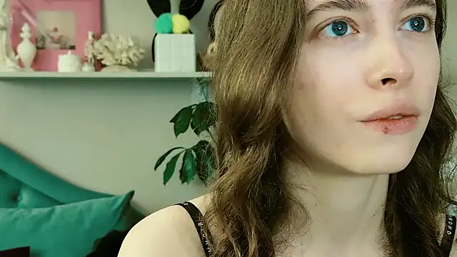 Snapshot of Yoka_paradoXXX chatting on 05.18.26 Yoka paradoXXX online show from 05.18.26