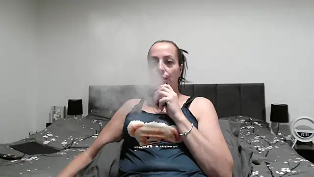 Snapshot of ShawtLana chatting on 10.25.25 ShawtLana online show from 10.25.25