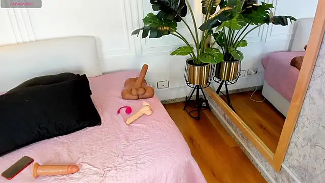 Dafne Hillss online show from 04.29.26