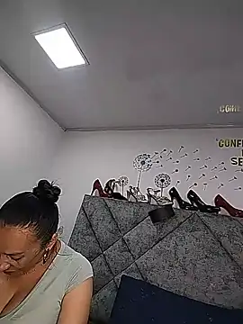 Snapshot of Shantey_Laurent chatting on 06.11.26 Shantey Laurent online show from 06.11.26