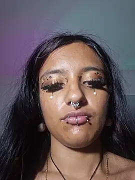 Snapshot of carolinerue chatting on 11.05.25 carolinerue online show from 11.05.25