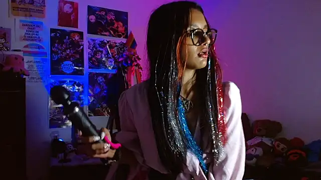 Snapshot of carolinerue chatting on 11.23.25 carolinerue online show from 11.23.25