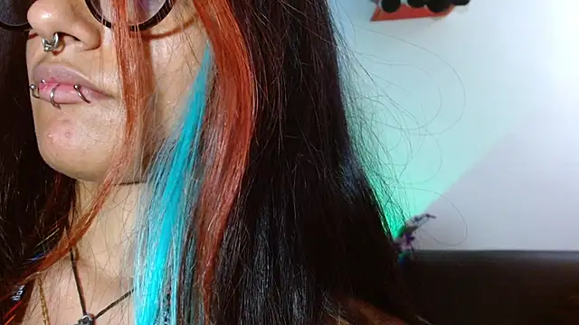 Snapshot of carolinerue chatting on 11.24.25 carolinerue online show from 11.24.25