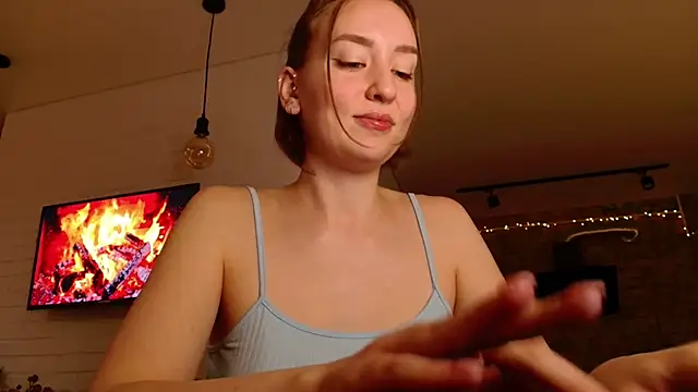 Snapshot of WhitePrincessLuna chatting on 10.22.25 WhitePrincessLuna online show from 10.22.25