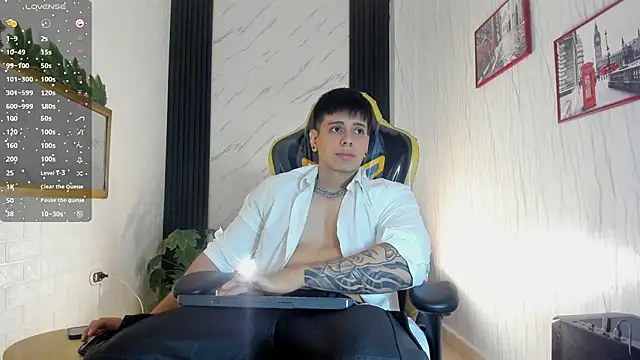 Snapshot of xKevyn chatting on 10.26.25 xKevyn online show from 10.26.25