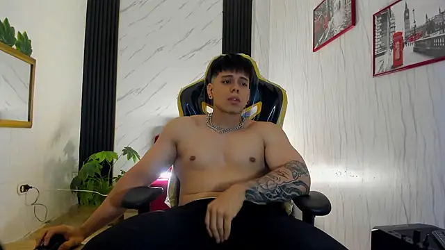 Snapshot of xKevyn chatting on 11.07.25 xKevyn online show from 11.07.25