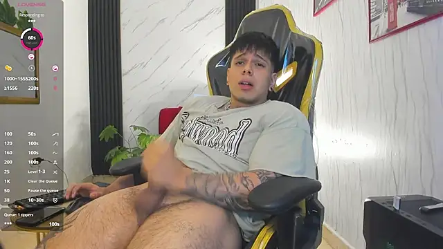 Snapshot of xKevyn chatting on 11.29.25 xKevyn online show from 11.29.25