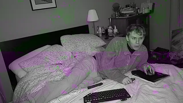 Snapshot of scottishtwink01 chatting on 11.07.25 scottishtwink01 online show from 11.07.25