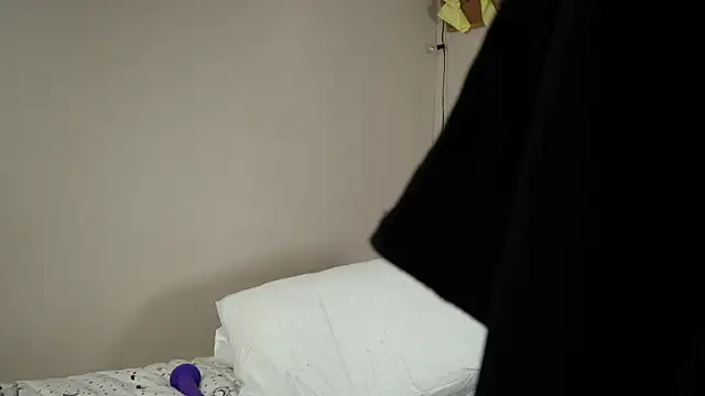 Snapshot of scottishtwink01 chatting on 11.15.25 scottishtwink01 online show from 11.15.25