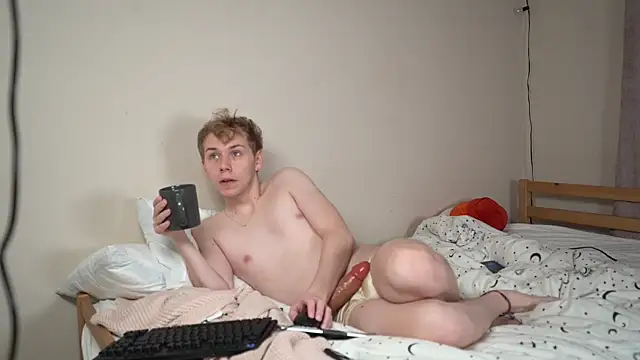 Snapshot of scottishtwink01 chatting on 11.16.25 scottishtwink01 online show from 11.16.25