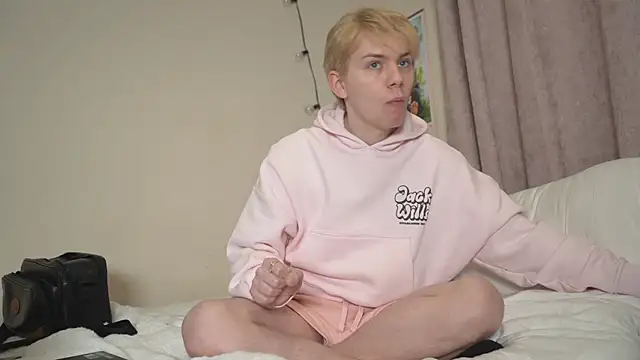 Snapshot of scottishtwink01 chatting on 12.19.25 scottishtwink01 online show from 12.19.25