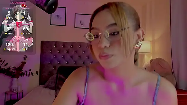 Snapshot of OxanaFedorova1- chatting on 11.21.25 OxanaFedorova1- online show from 11.21.25