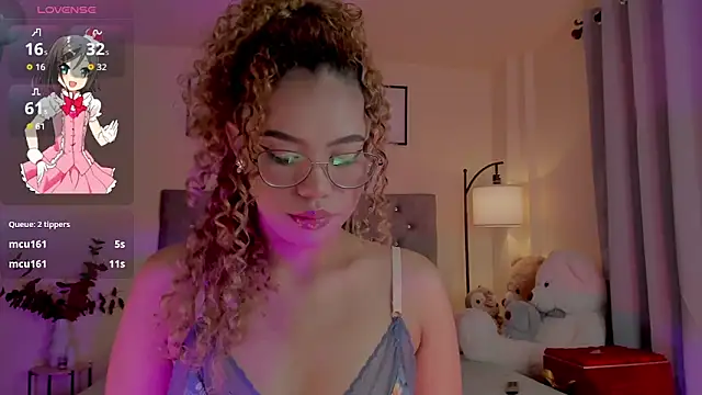 Snapshot of OxanaFedorova1- chatting on 12.18.25 OxanaFedorova1- online show from 12.18.25