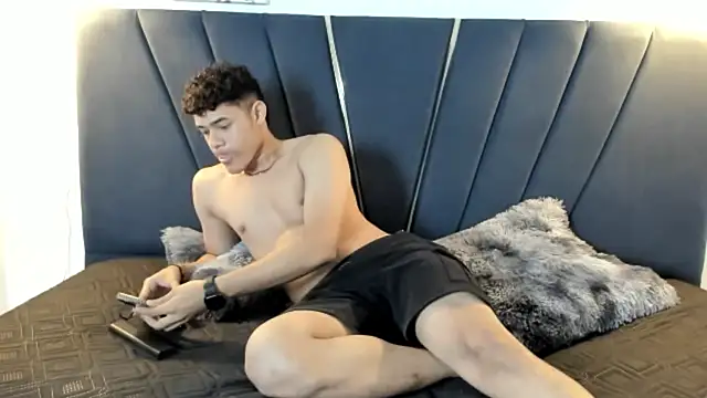 Snapshot of ryan_cum23 chatting on 09.16.25 ryan cum23 online show from 09.16.25