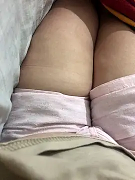 Snapshot of luzmelzinha chatting on 09.30.25 luzmelzinha online show from 09.30.25