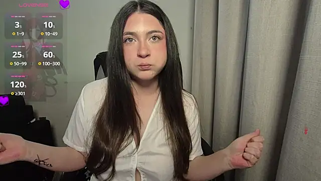 Snapshot of valentinauwu chatting on 11.25.25 valentinauwu online show from 11.25.25