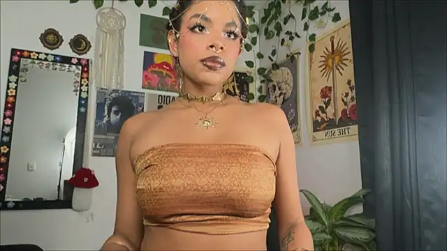 Snapshot of Raven_luv chatting on 11.21.25 Raven luv online show from 11.21.25