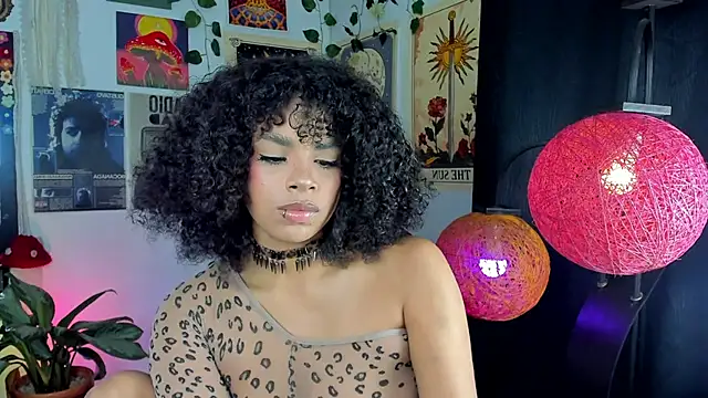 Snapshot of Raven_luv chatting on 12.02.25 Raven luv online show from 12.02.25