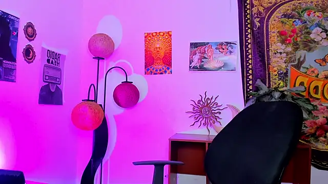 Snapshot of Raven_luv chatting on 04.01.26 Raven luv online show from 04.01.26