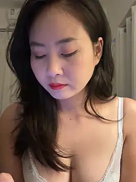 Snapshot of wly2028 chatting on 10.30.25 wly2028 online show from 10.30.25