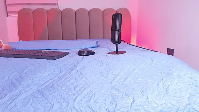 abbyrouss  online show from 11.21.25