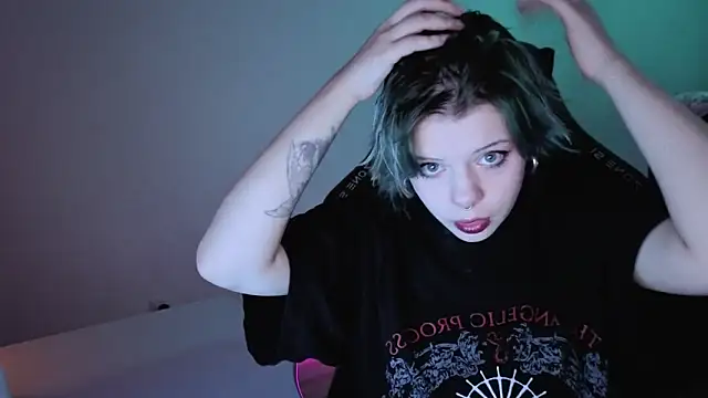 Snapshot of Alice_Zev chatting on 09.18.25 Alice Zev online show from 09.18.25