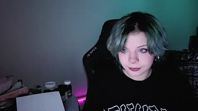 Snapshot of Alice_Zev chatting on 09.21.25 Alice Zev online show from 09.21.25