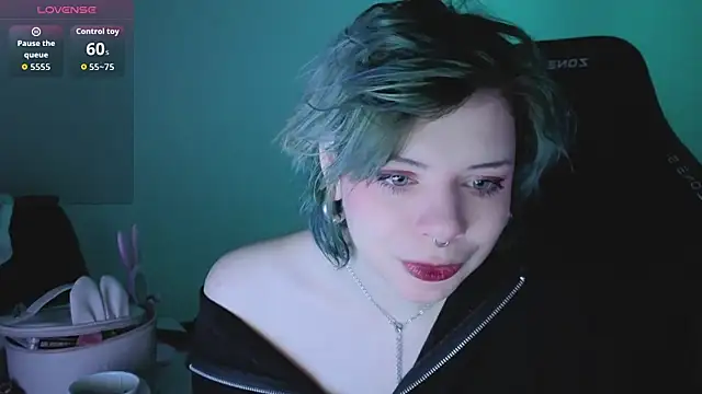 Snapshot of Alice_Zev chatting on 09.24.25 Alice Zev online show from 09.24.25