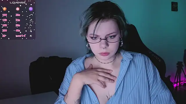 Snapshot of Alice_Zev chatting on 09.25.25 Alice Zev online show from 09.25.25