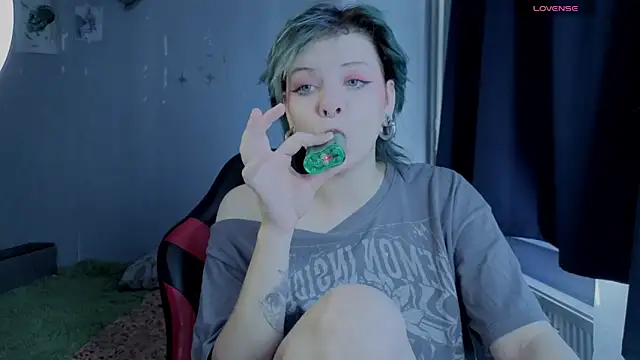 Snapshot of Alice_Zev chatting on 09.29.25 Alice Zev online show from 09.29.25