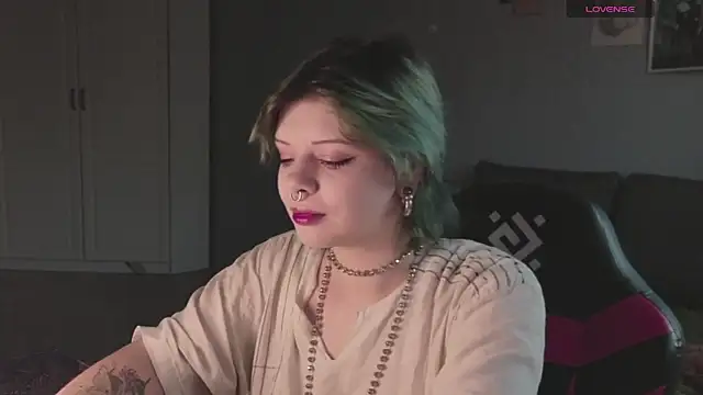 Snapshot of Alice_Zev chatting on 10.08.25 Alice Zev online show from 10.08.25