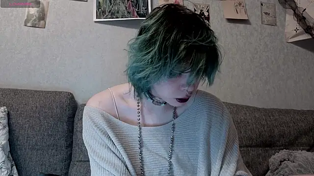 Snapshot of Alice_Zev chatting on 10.27.25 Alice Zev online show from 10.27.25